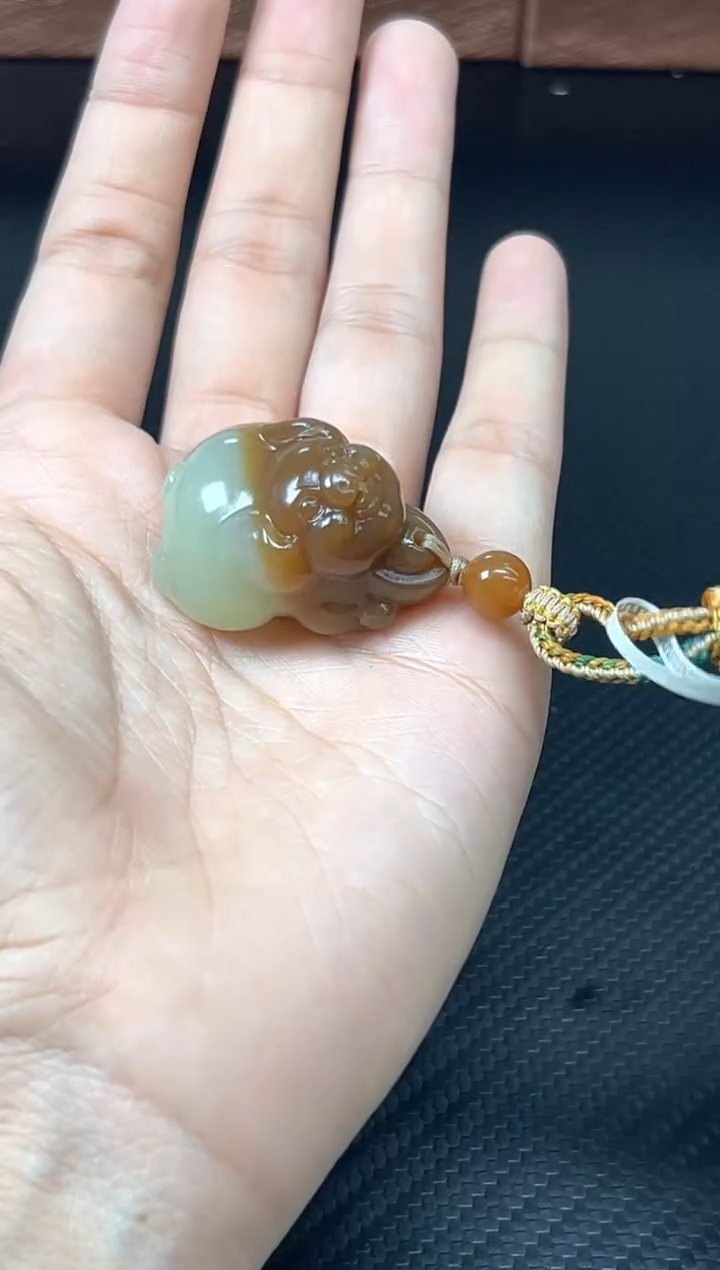 吊坠(赠链)未镶嵌和田玉若羌微色差吊坠