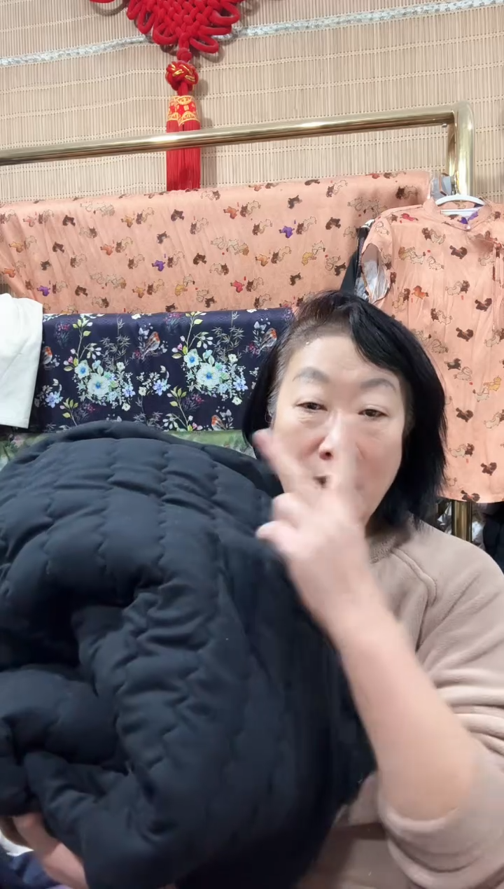 石墨烯绗棉黑2米布料