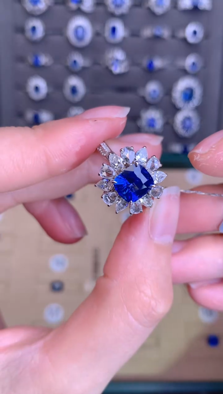 【闪购商品】蓝宝石戒指18K金镶嵌2.25CT