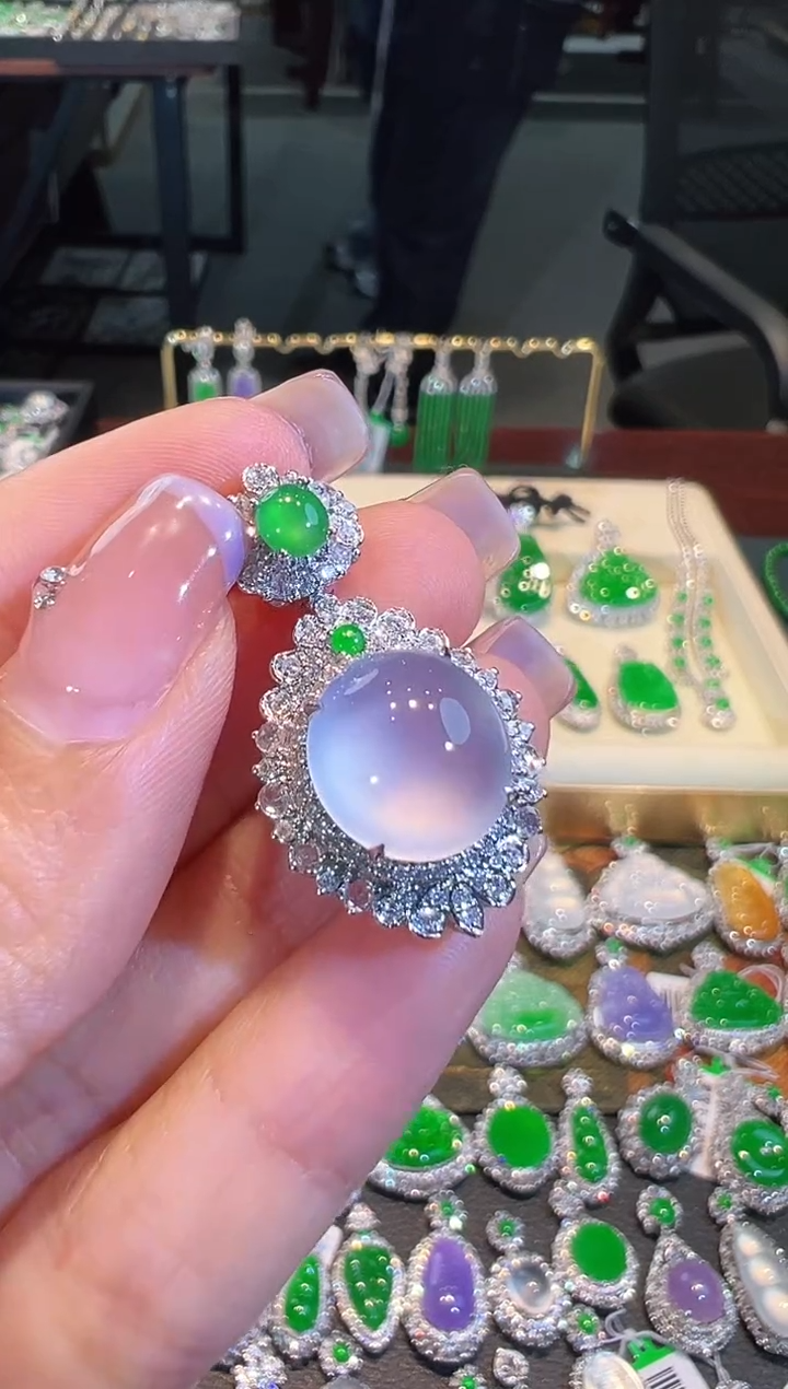 【闪购商品】翡翠吊坠(不含链)18K金镶嵌翡翠