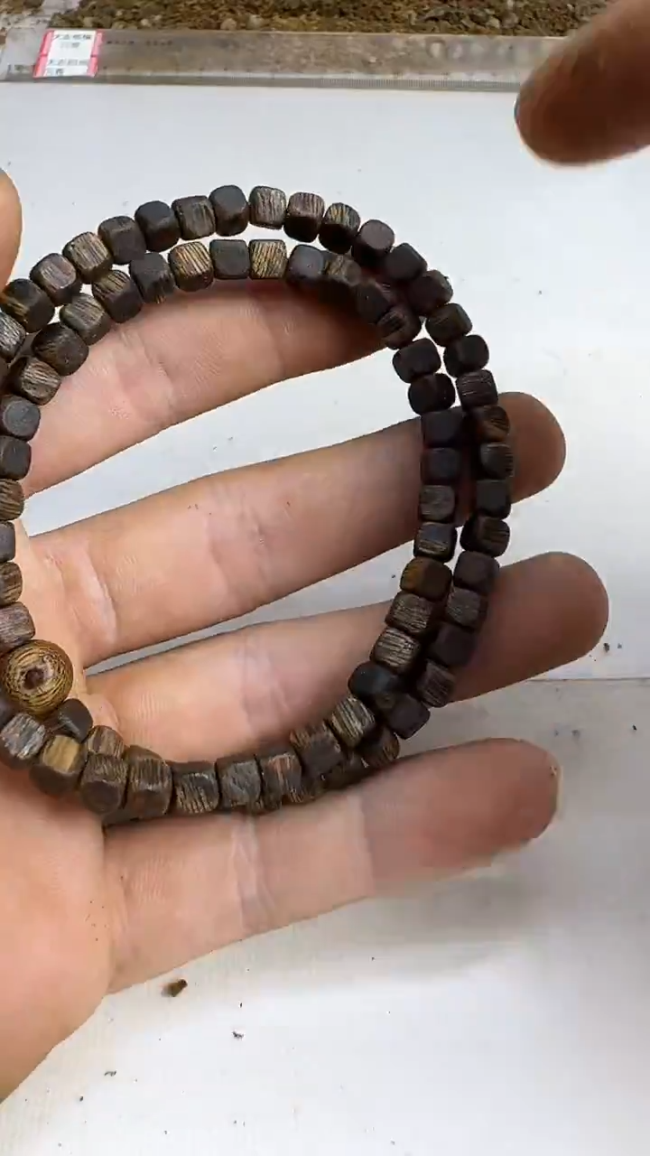 沉香手串0.5规格双圈方珠7克