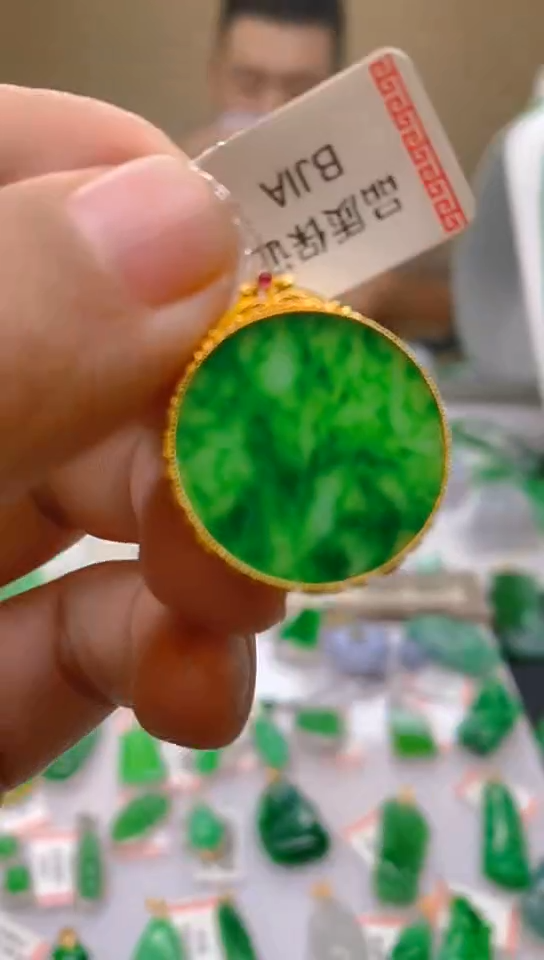【闪购商品】翡翠颈饰18K金镶嵌无事牌