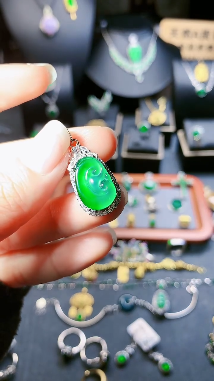 【闪购商品】翡翠吊坠(赠链)银S925镶嵌吊坠