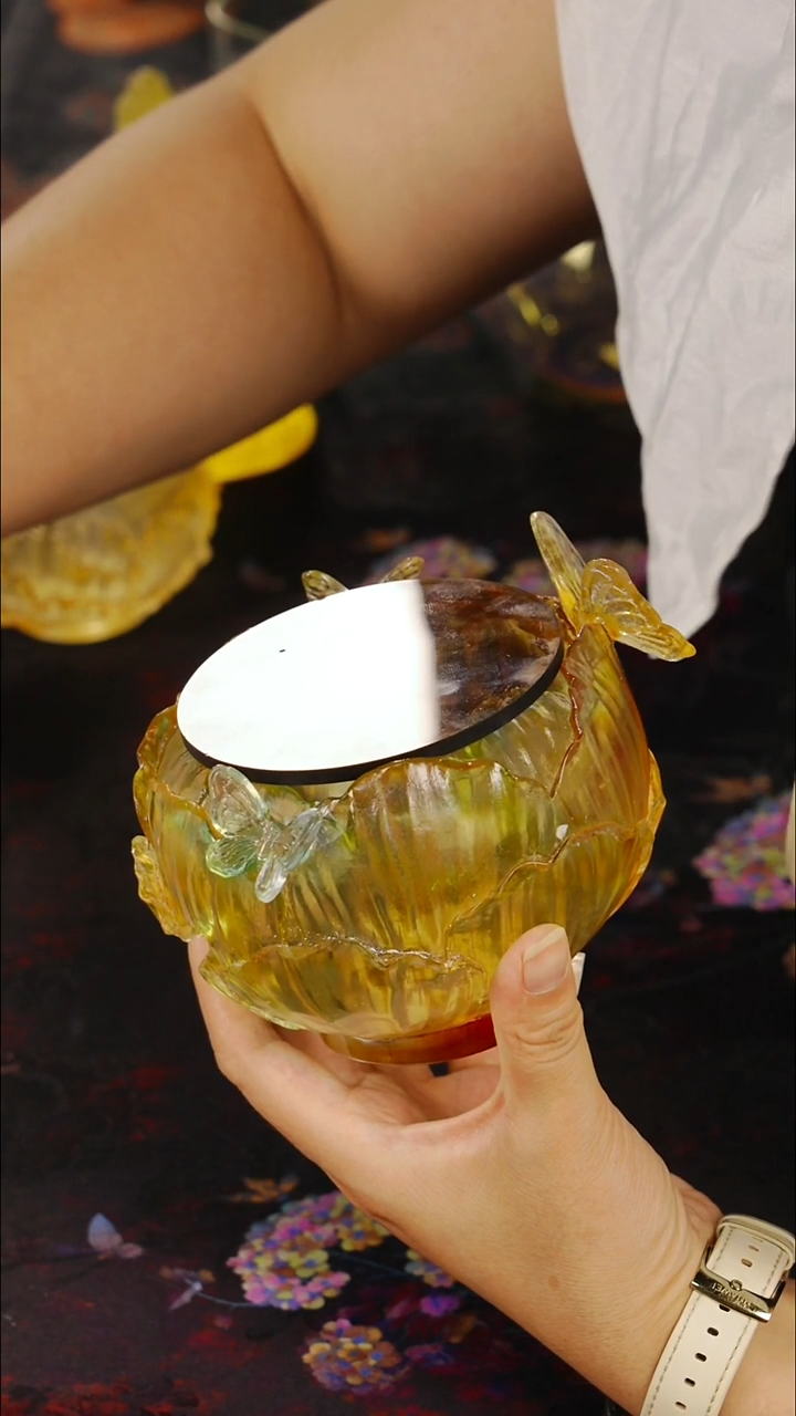 琉璃一盏清茗，一席美器