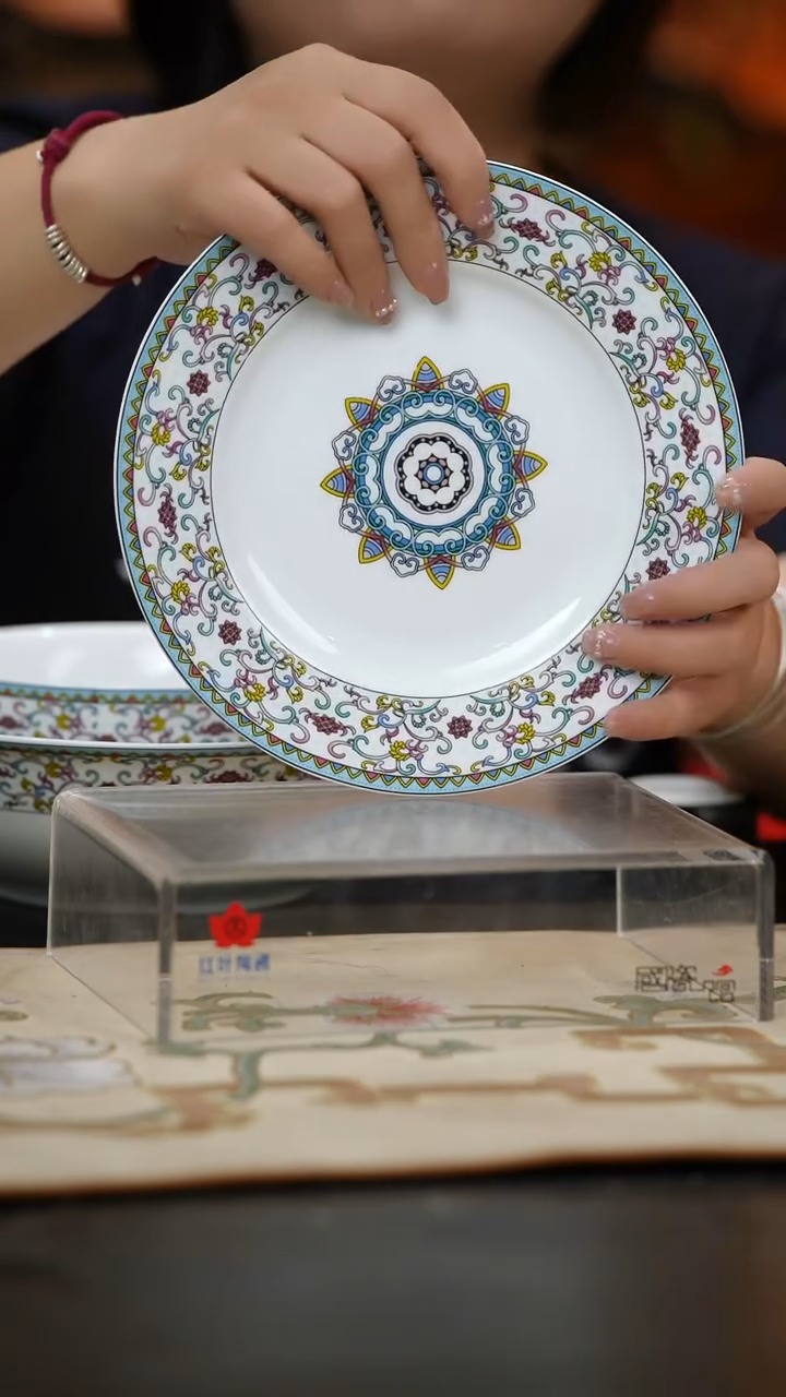 4个微瑕季繁锦8英寸平盘