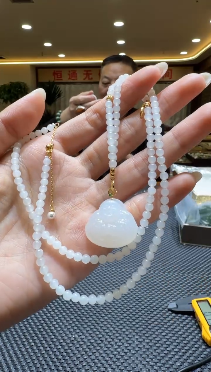 颈饰未镶嵌和田玉挂件