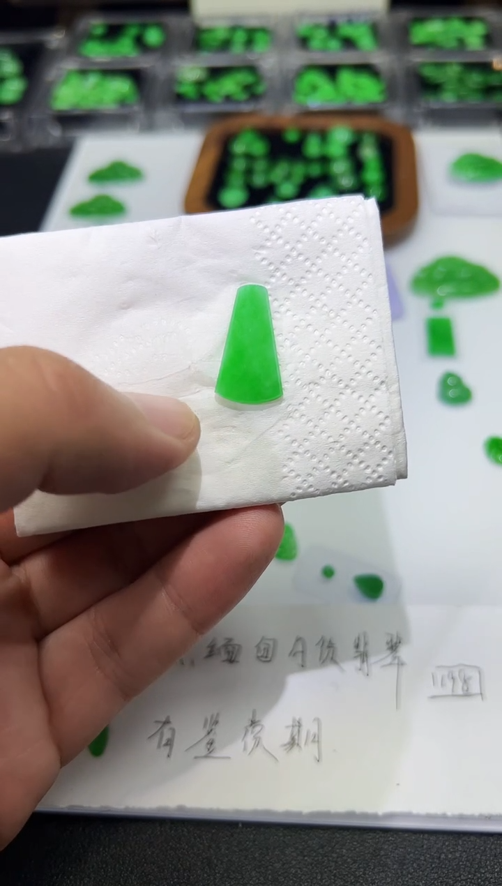 裸石翡翠天然缅甸A货翡翠一件