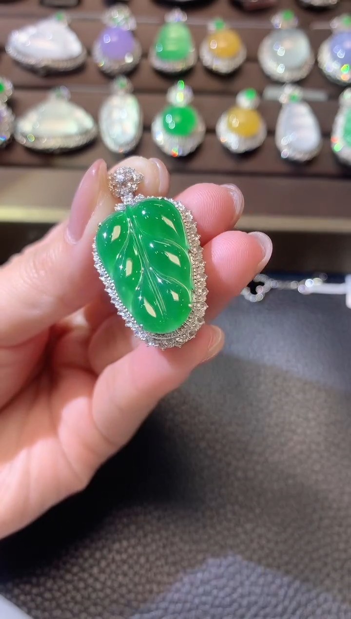 【闪购商品】翡翠吊坠(不含链)18K金镶嵌D38