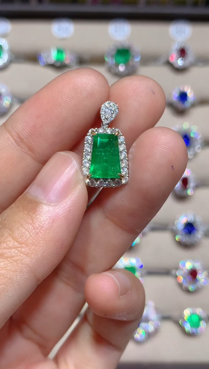 【闪购商品】祖母绿吊坠(不含链)18K金镶嵌2.45CT