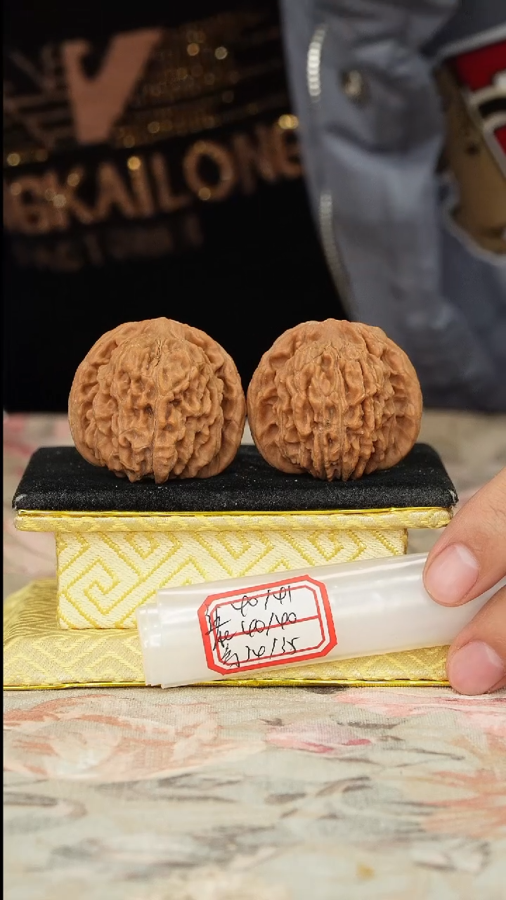 【闪购商品】文玩核桃把件一代楼