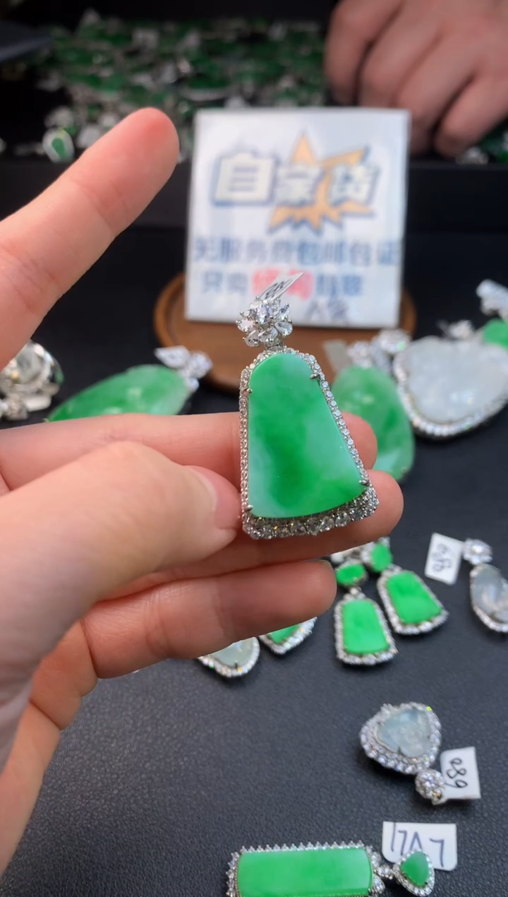 【闪购商品】翡翠颈饰银S925镶嵌翡翠