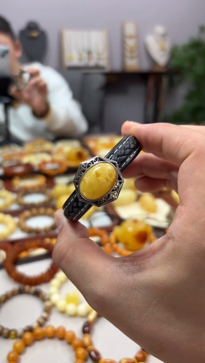 【闪购商品】琥珀裸石未镶嵌手镯