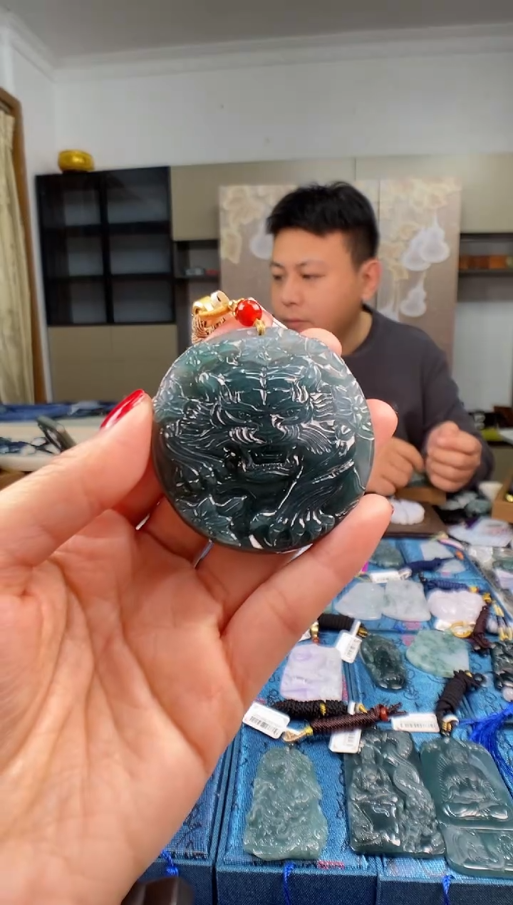 颈饰未镶嵌翡翠 多样性发其一