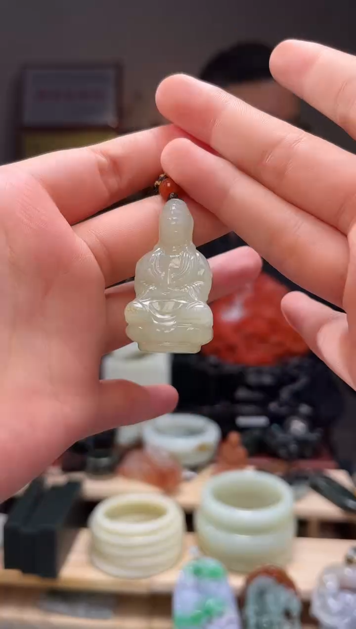 颈饰未镶嵌和田玉吊坠