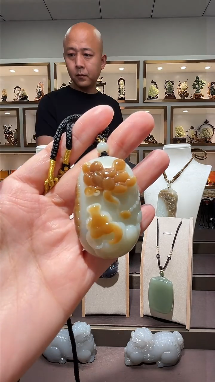 和田玉未镶嵌颈饰苏
