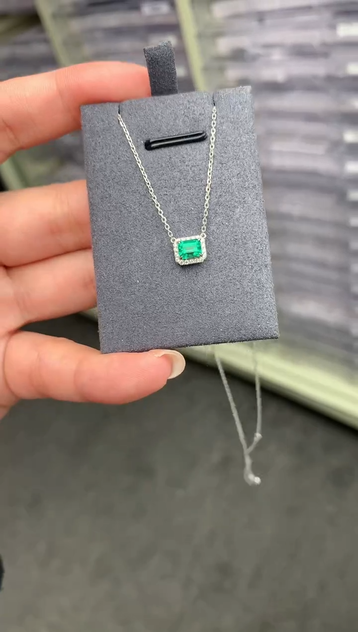 【闪购商品】祖母绿项链18K金镶嵌54分祖母绿项链