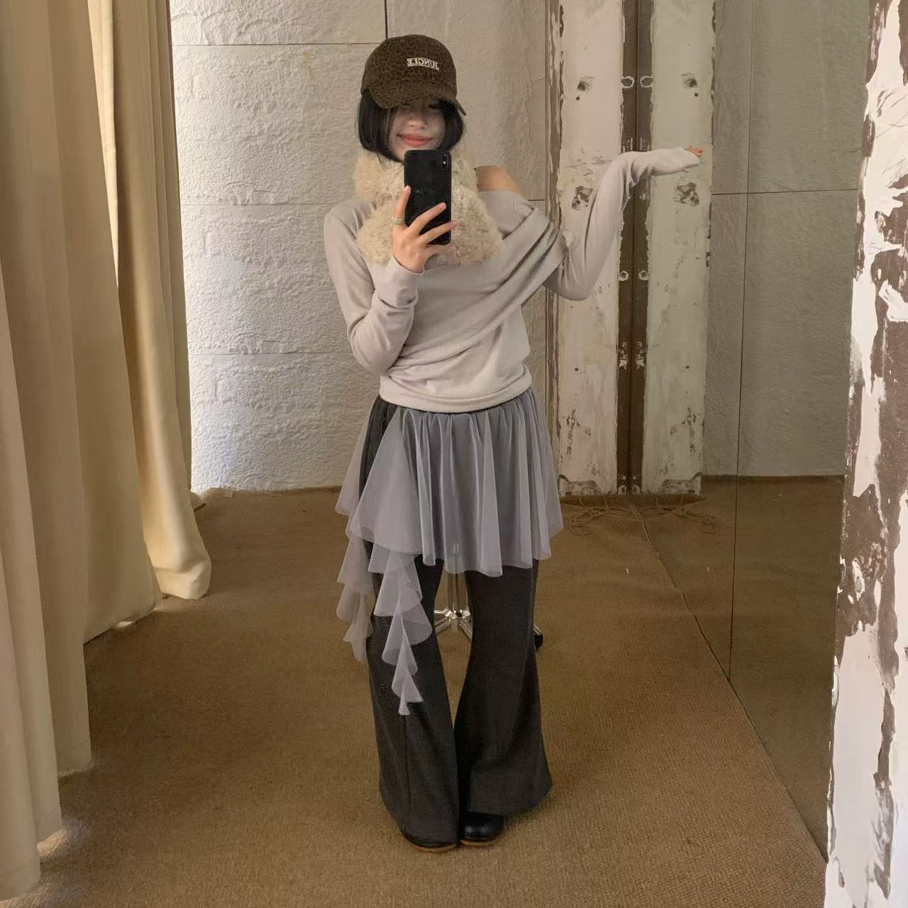 6161最近爆款！时髦博主不规则网纱加绒喇叭裤