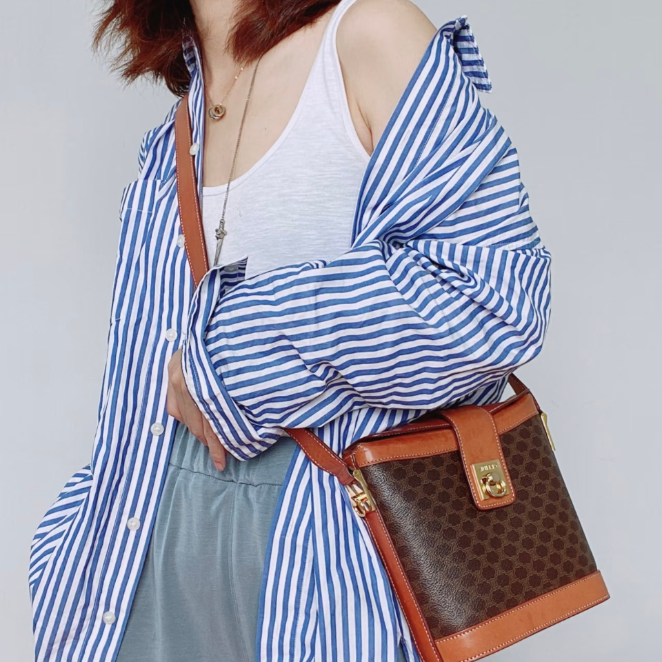 95新 Celine/思琳 老花金扣翻盖斜跨包/BB12525047/5047