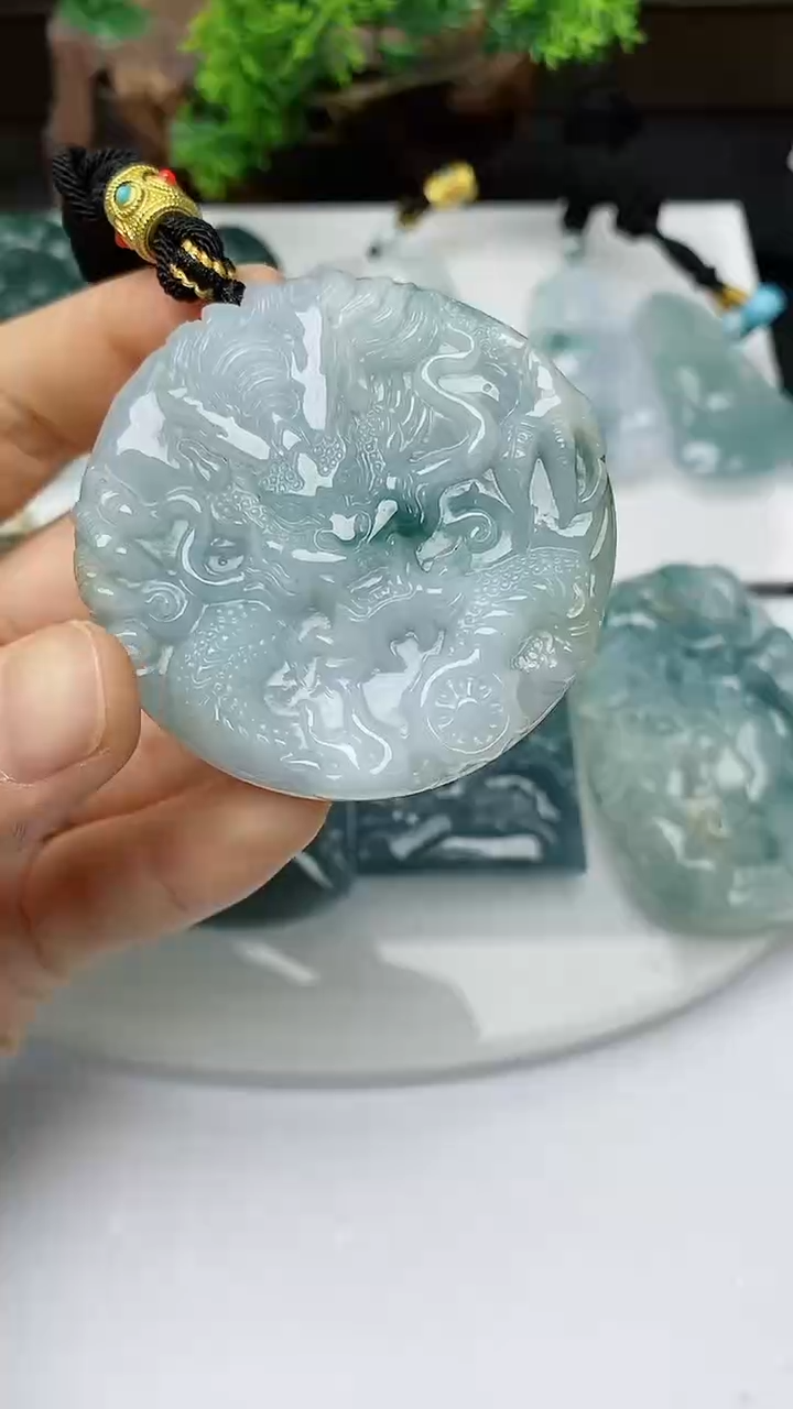 【闪购商品】翡翠颈饰未镶嵌          