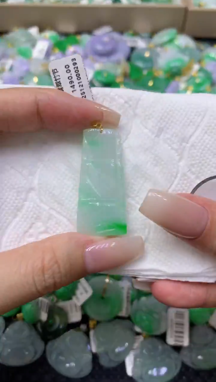 颈饰18K金镶嵌翡翠天然缅甸翡翠A货