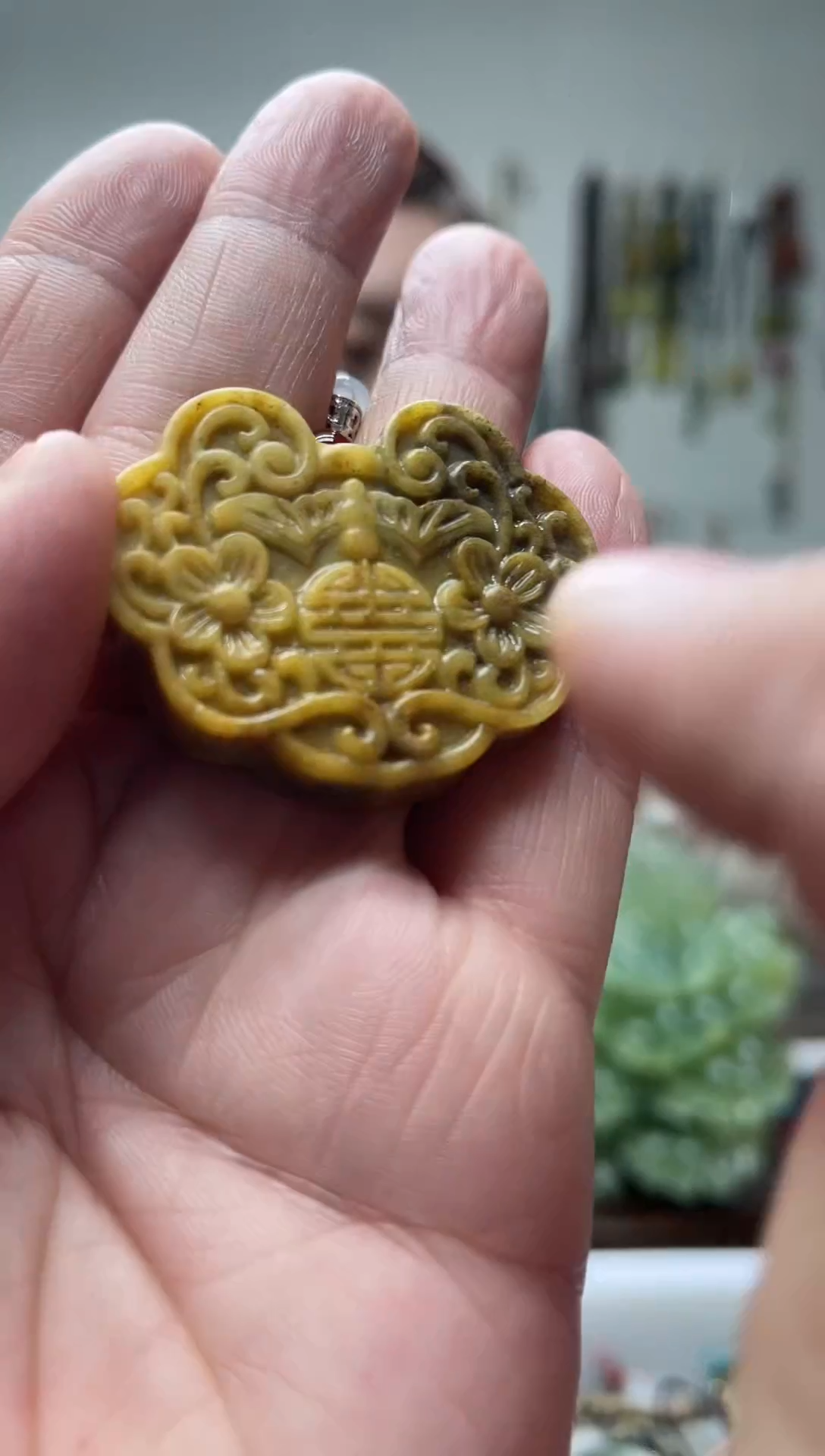 未镶嵌岫玉颈饰·