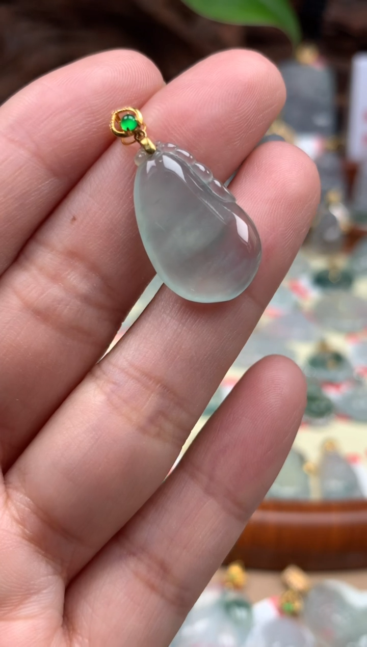 【闪购商品】翡翠颈饰18K金镶嵌福瓜