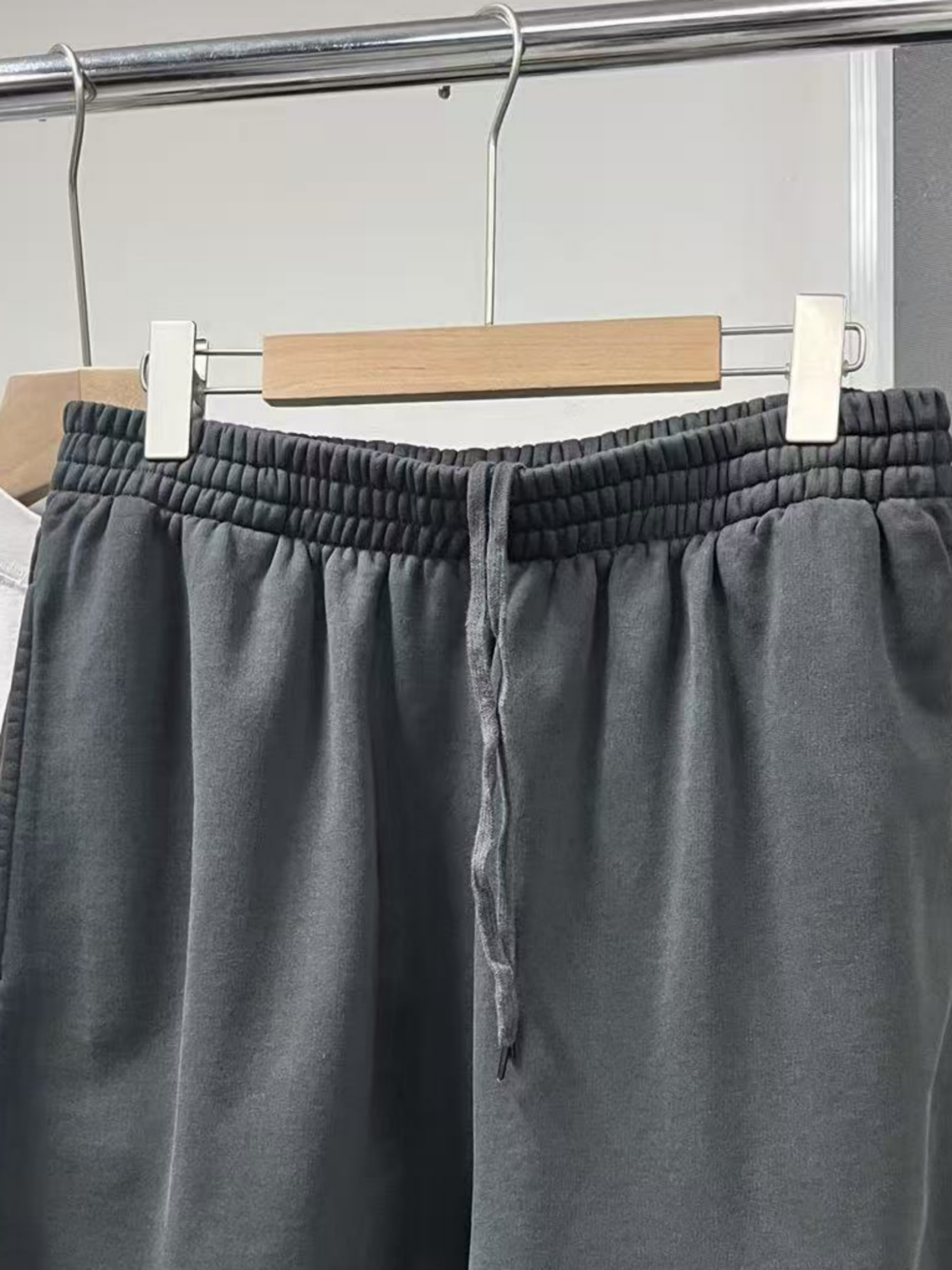 【临时系列】黑白色刺绣短裤