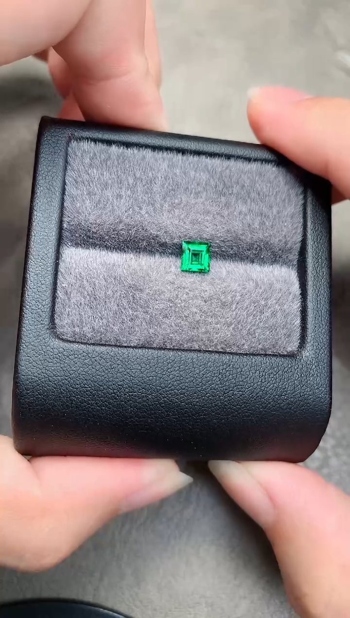 【闪购商品】祖母绿裸石未镶嵌0.77ct 沃顿绿VB极微油 JHG