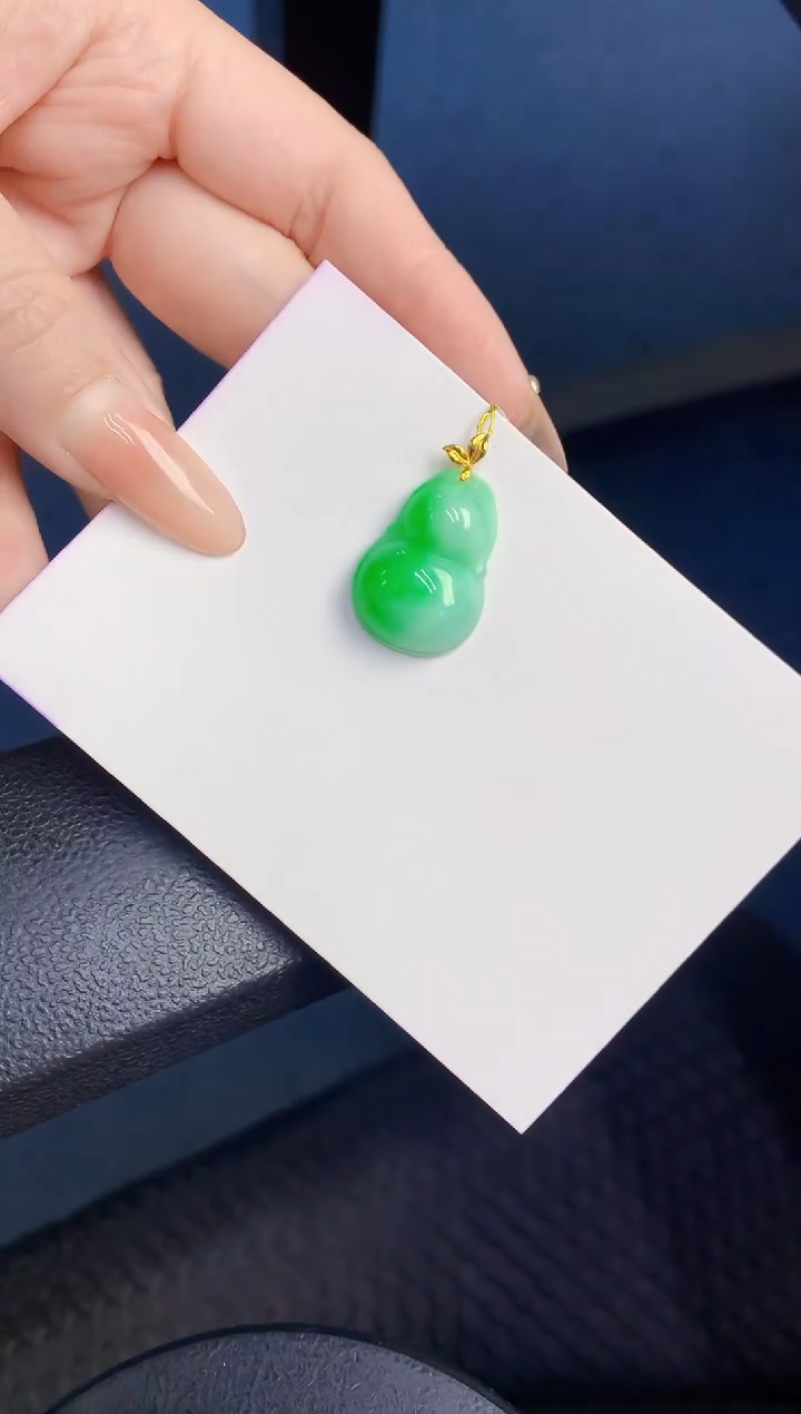 颈饰18K金镶嵌翡翠缅甸天然翡翠A货