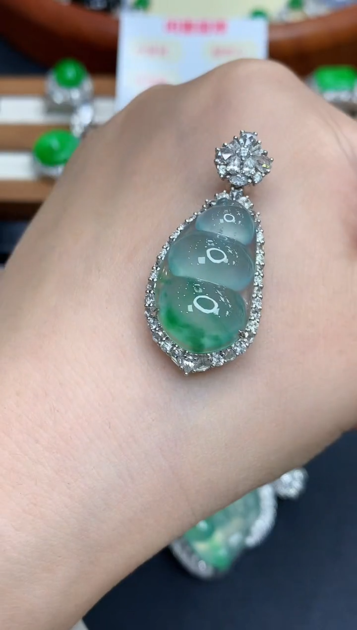 颈饰18K金镶嵌翡翠651-中国好珍宝