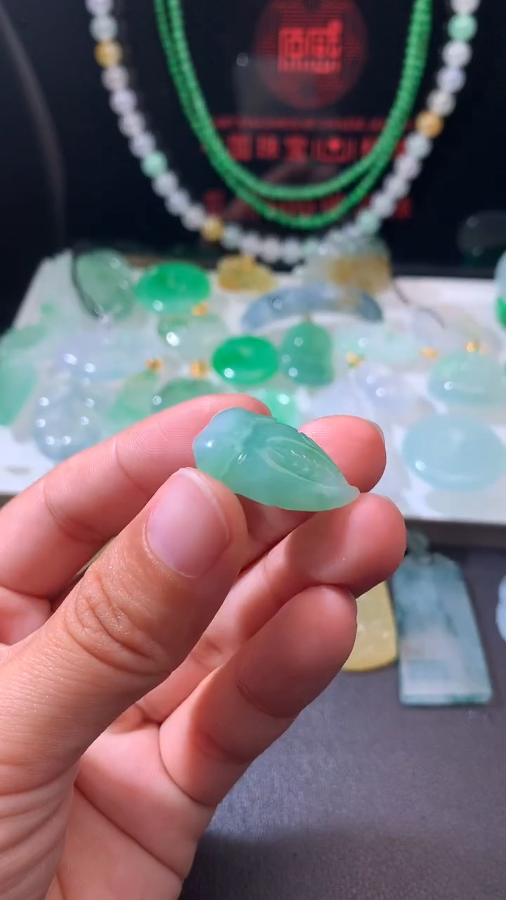 未镶嵌定制翡翠         