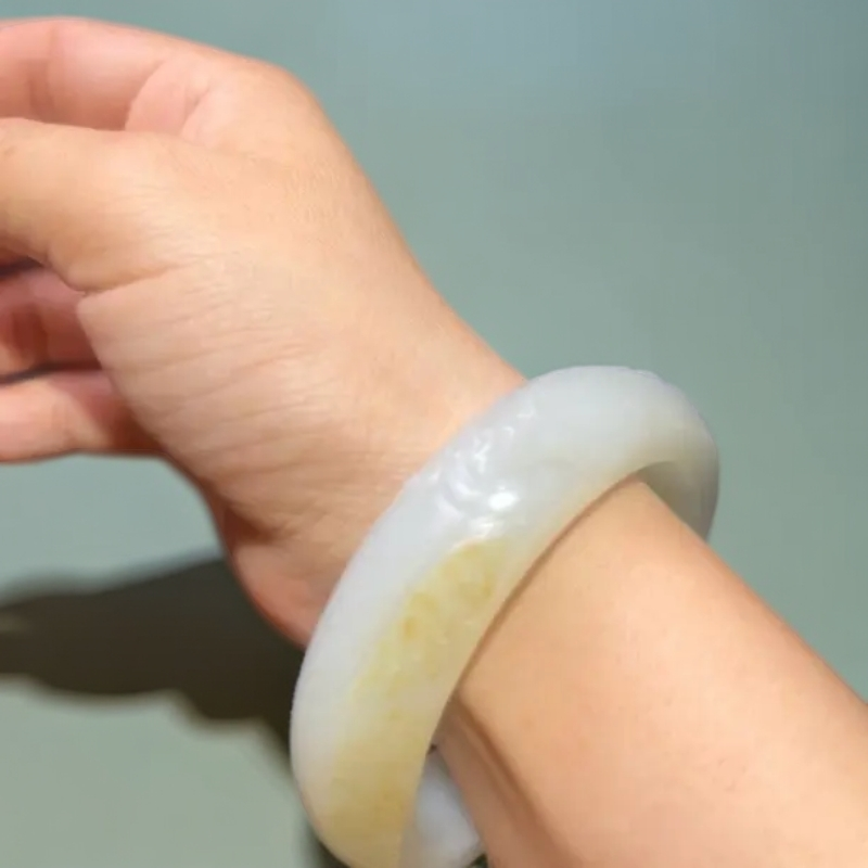 新疆和田玉籽料白玉手镯55.5