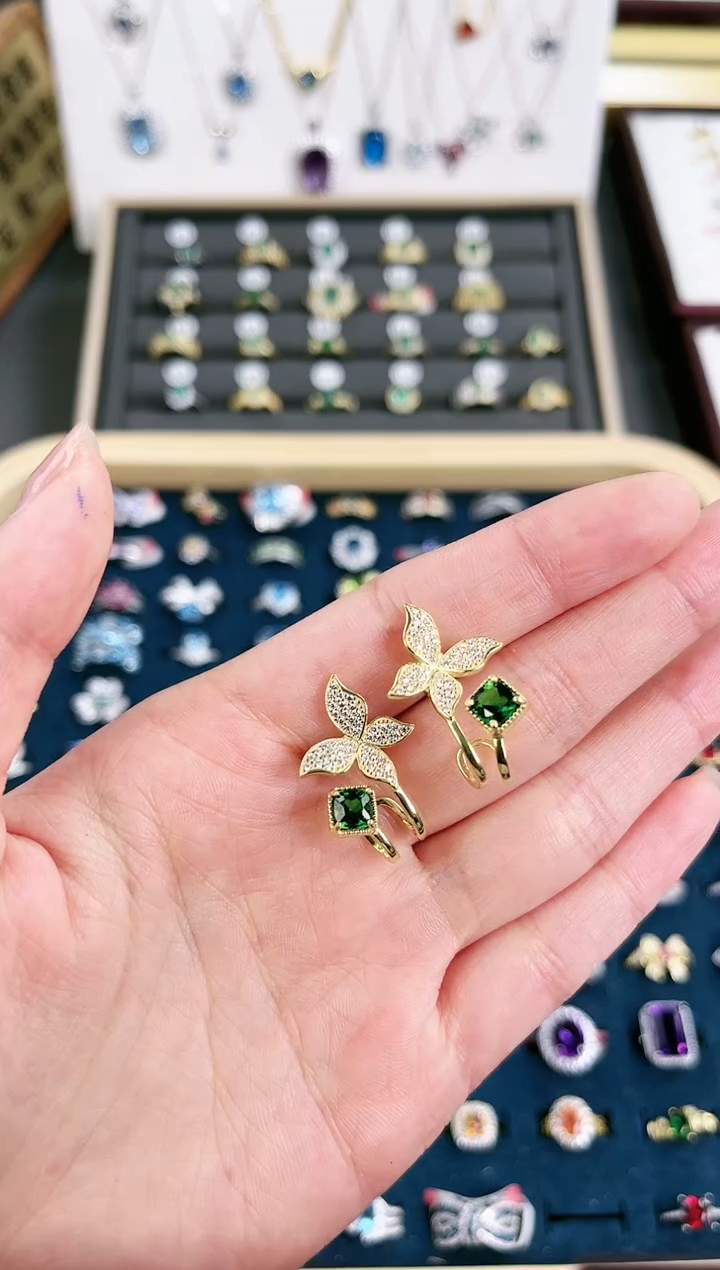 【闪购商品】透辉石耳钉银S925镶嵌h205