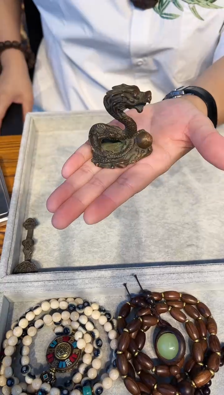 帝王专属铜器小摆件 