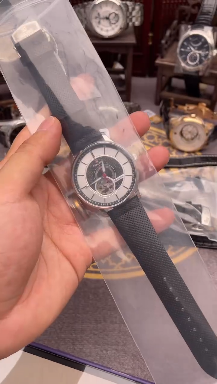 孤品闪电购手表一只