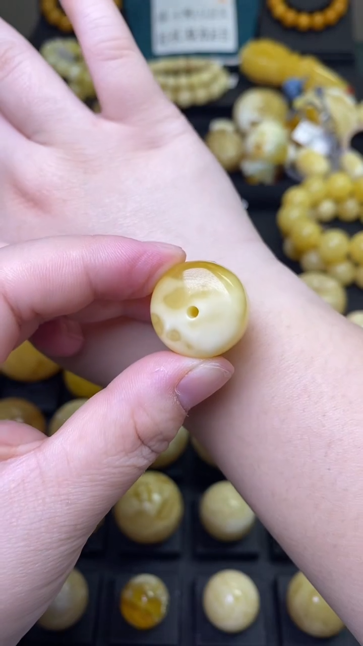 【闪购商品】琥珀裸石未镶嵌蜜蜡.4/卡20*15