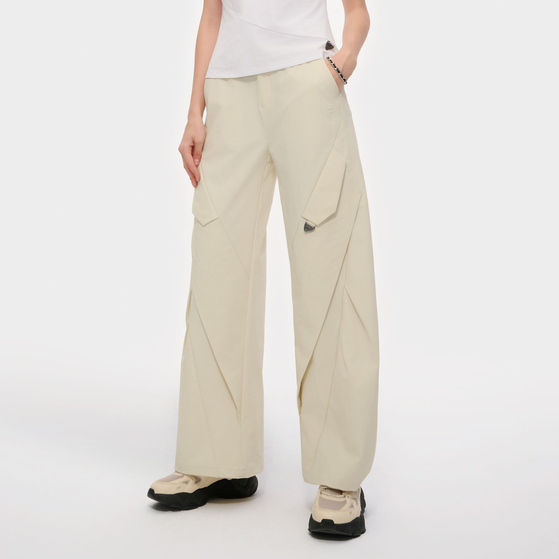 Fila/斐乐秋季新款登山梭织长裤女款户外运动百搭透气T11W531805F