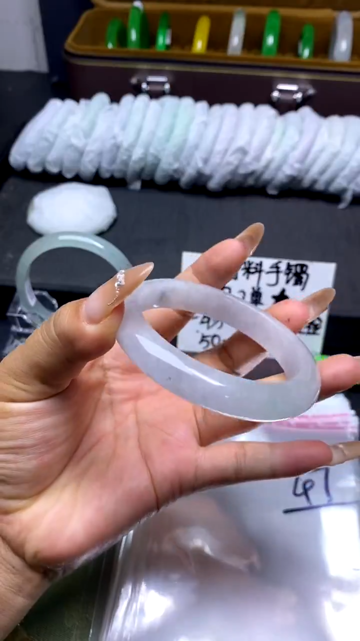 时尚女款缅料手镯 47