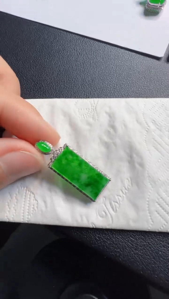 吊坠(不含链)未镶嵌翡翠3980