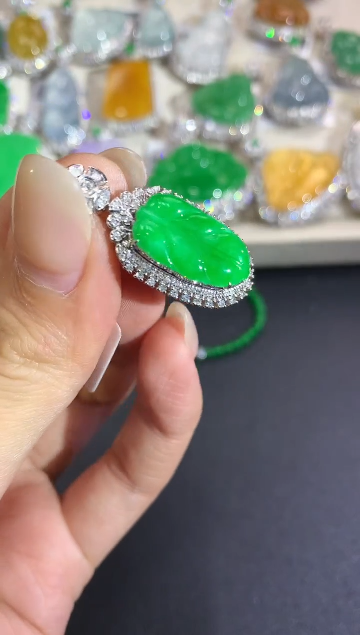 【闪购商品】翡翠吊坠(不含链)18K金镶嵌q108       