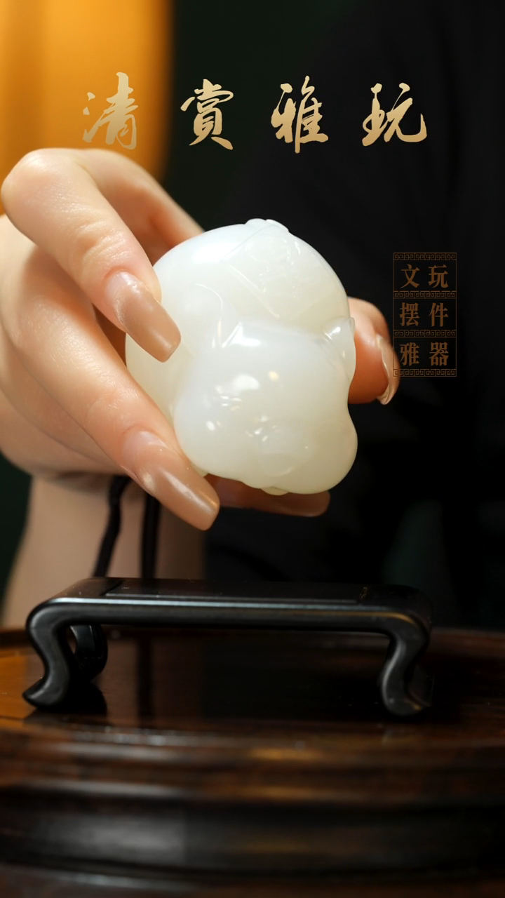 玉《纳福飞猪》手把件摆件