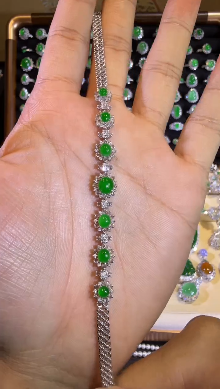 【闪购商品】翡翠手链18K金镶嵌满绿多颗蛋面