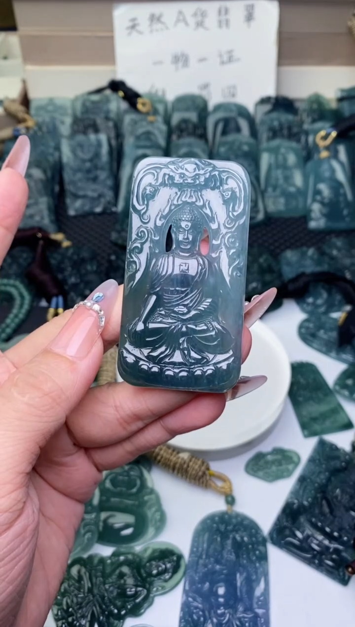 颈饰未镶嵌翡翠          
