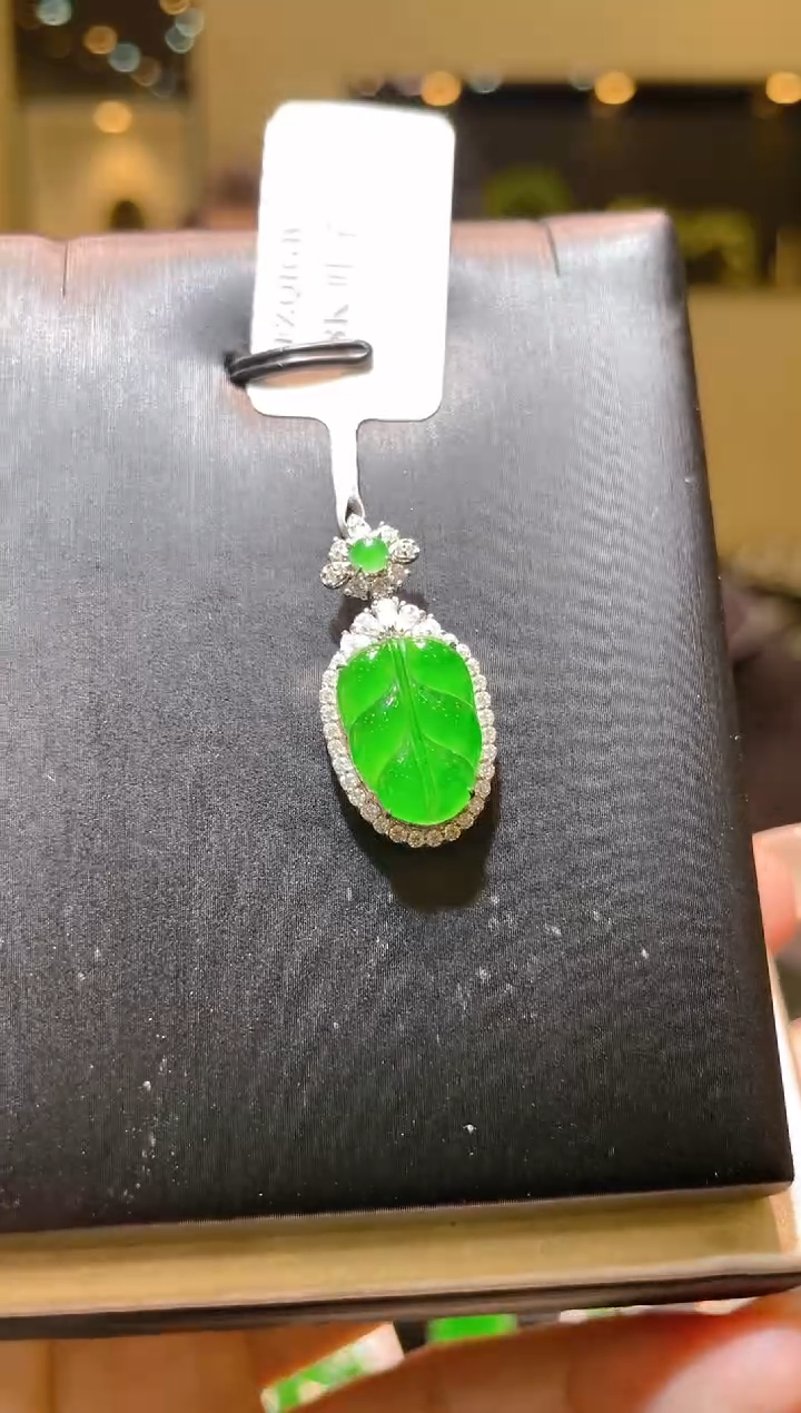 【闪购商品】翡翠吊坠(赠链)18K金镶嵌A27