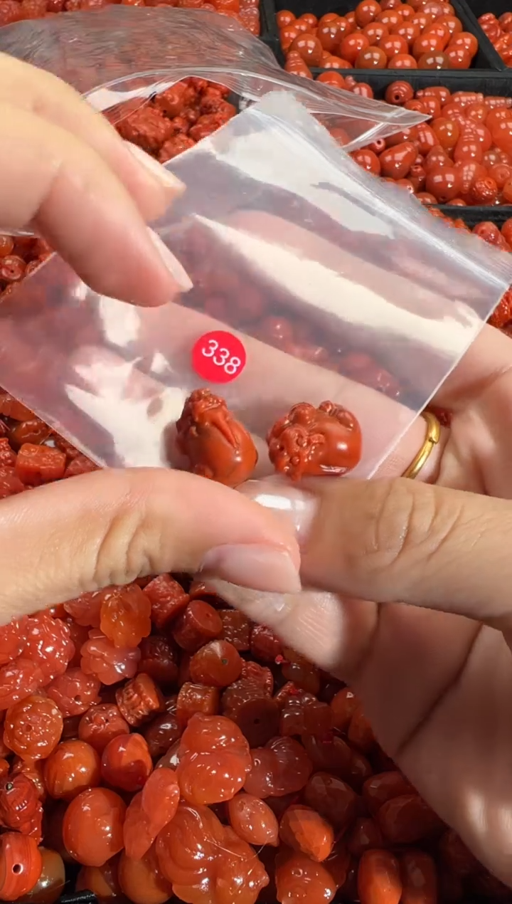 颈饰未镶嵌南红玛瑙1