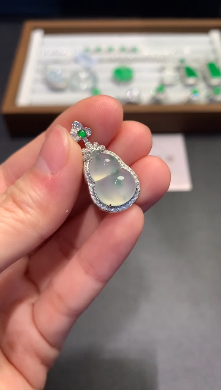 【闪购商品】翡翠吊坠(不含链)18K金镶嵌A18-5500