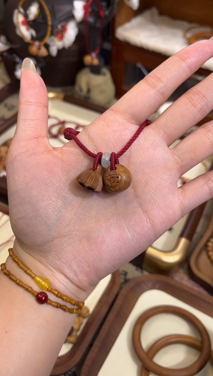 手串桃核【桃缘行】红绳「福气莲莲」桃木桃核辟、挡、驱、护 红绳可调节