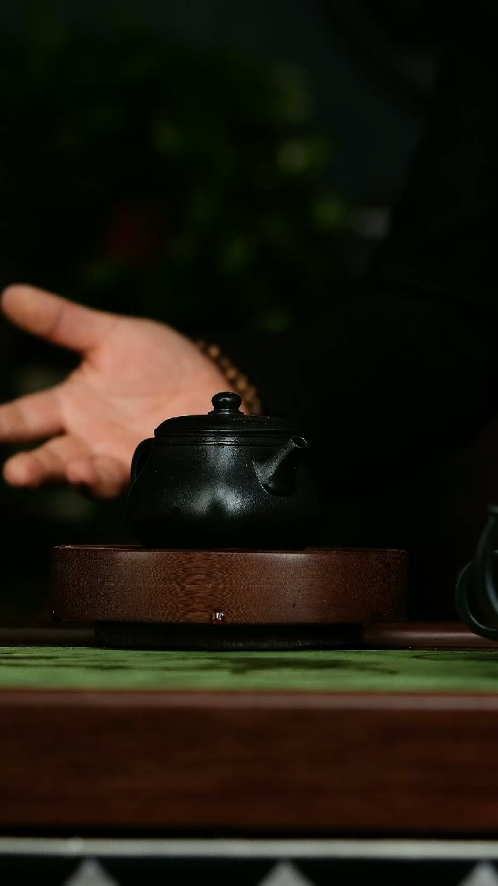 茶壶紫砂e20四方*尹勤