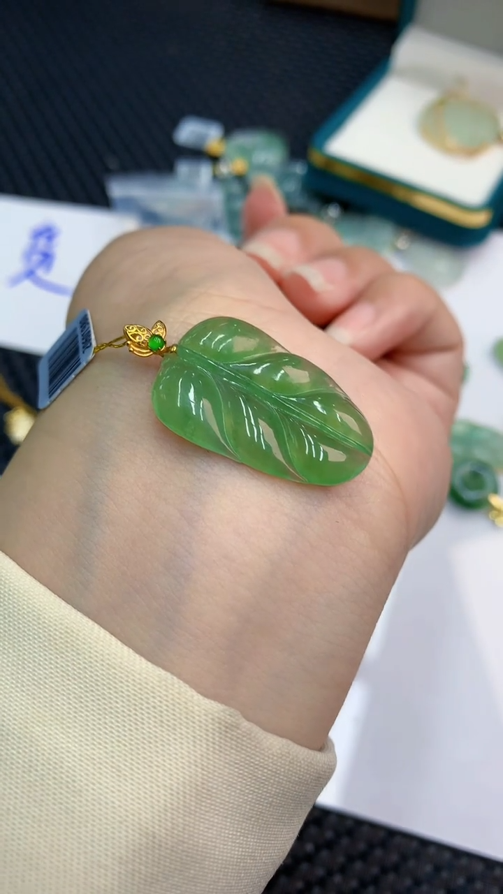 【闪购商品】翡翠颈饰18K金镶嵌            8