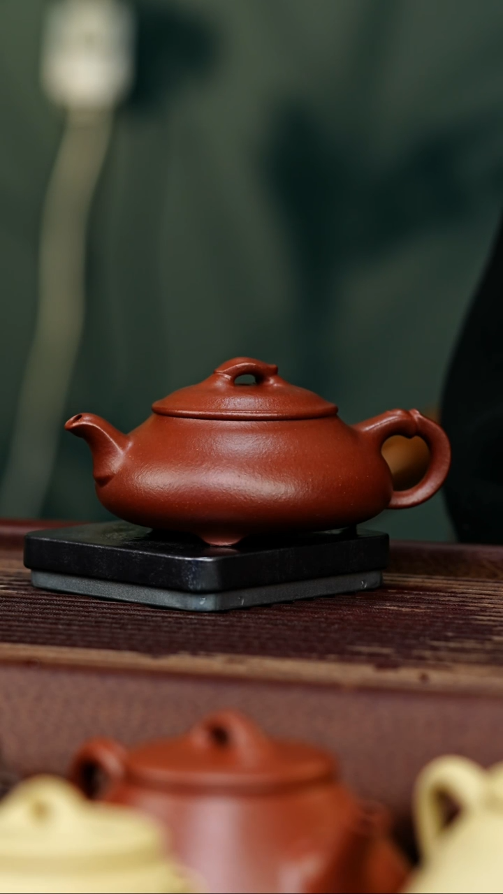 【闪购商品】紫砂茶壶至纯红降坡简瓢150cc